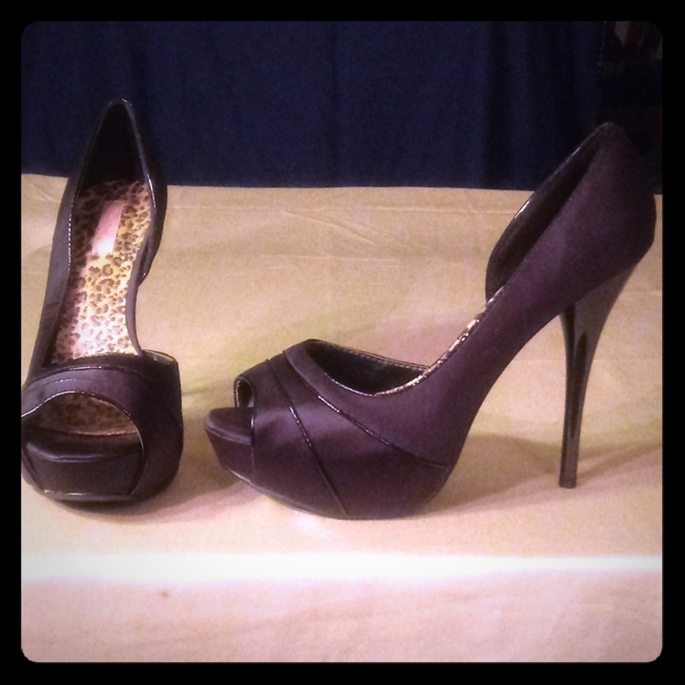 Qupid Dress Shoes.